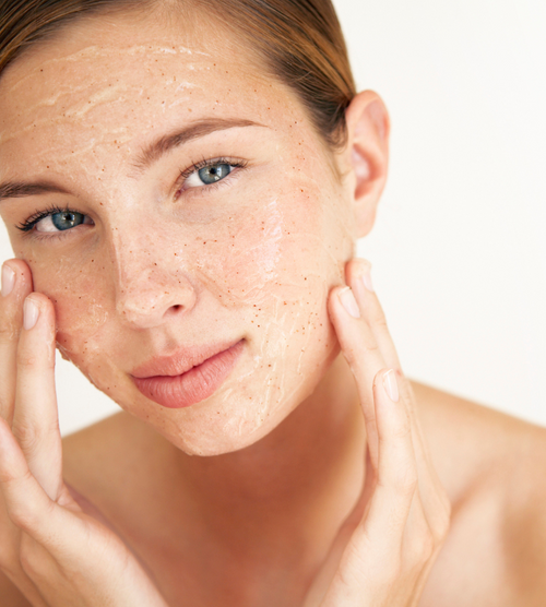 What are the benefits of a natural facial scrub? 