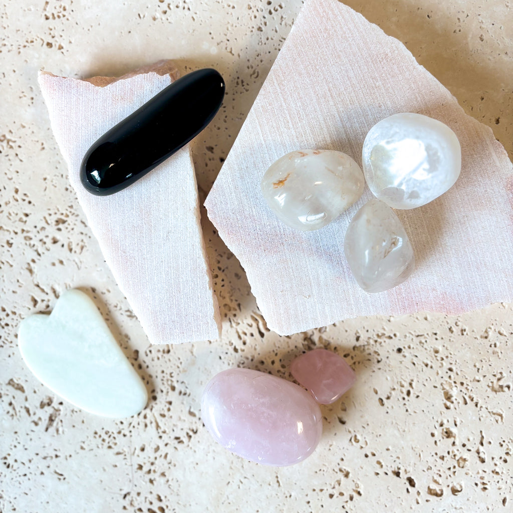 Lithothérapie : Comment nettoyer et recharger vos pierres ?
